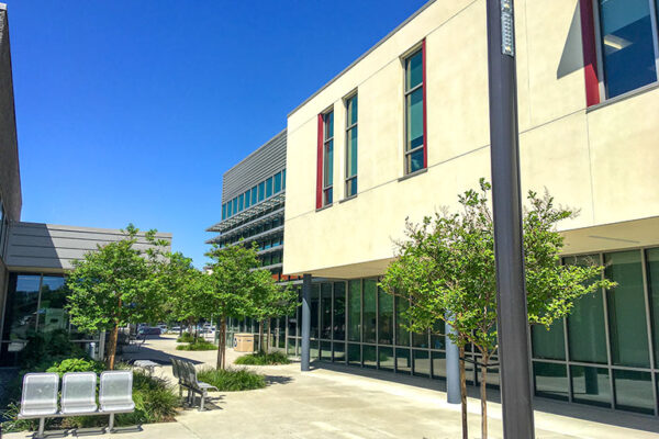 UC-Davis-School-of-Veterinary-Medicine-interior-courtyard-Sacramento-2